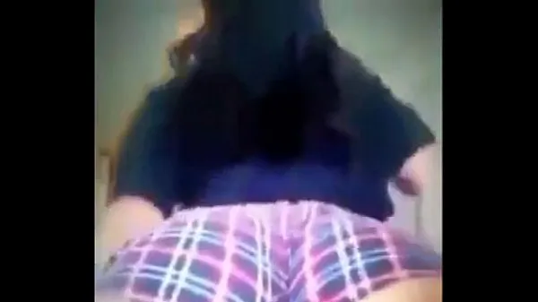XXX Thick white girl twerking mega cső
