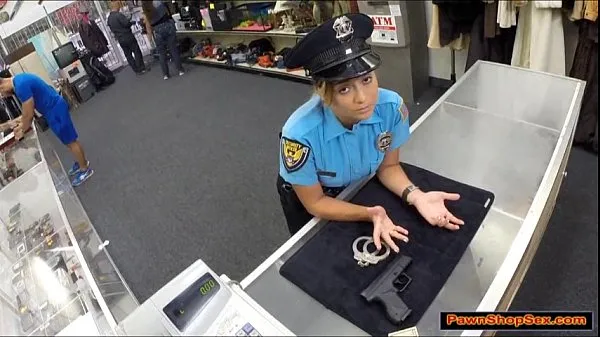 XXX Police officer pawns her gun and is fucked megaputki